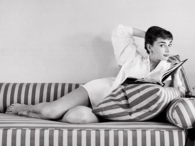 audrey_hepburn_barefoot_on_couch