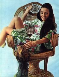 audrey_hepburn_long_hair_in_wicker_chair_with_her_dog_famous