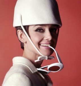 audrey_hepburn_white_hat_and_sunglasses_2_in_publicity_for_how_to_steal_a_million_1964
