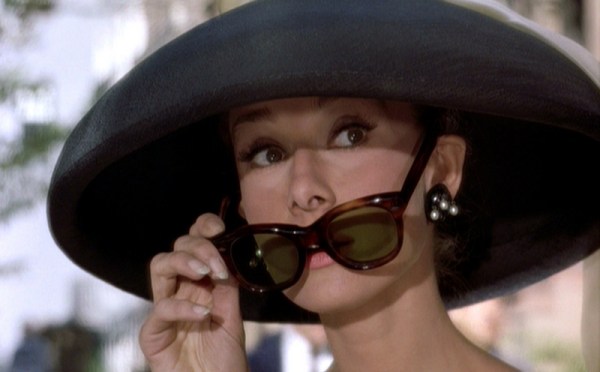 Breakfast-at-Tiffanys_Audrey-Hepburn_black-hat-sunglasses.bmp