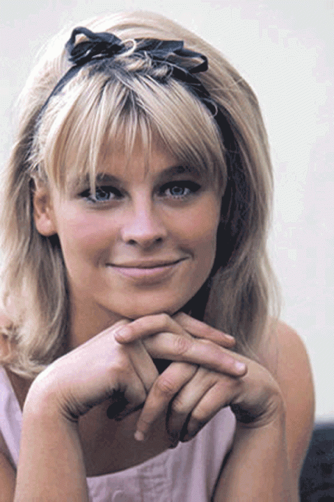 julie_christie_black_ribbon_in_hair