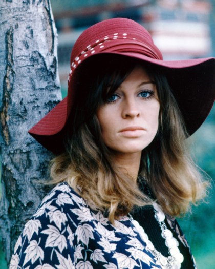 julie_christie_in_wide_brimmed_purple_hat