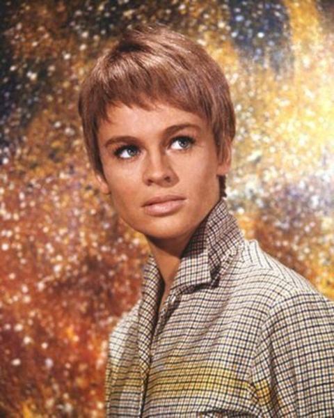 julie_christie_short-haired_in_fahrenheit_451