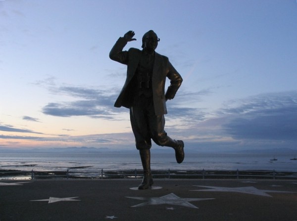 Eric_Morecambe_statue
