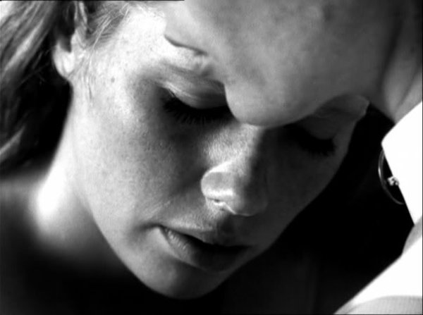 liv_ullman_persona_looking_down