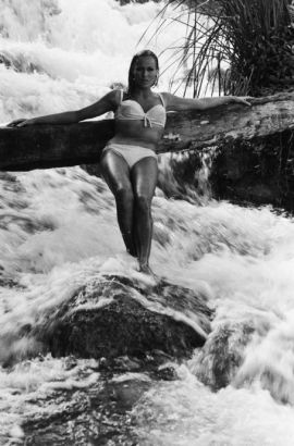 dr_no_ursula_andress_gushing_water_2