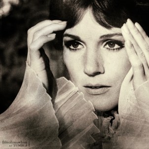 julie_andrews_frilly_cuffs