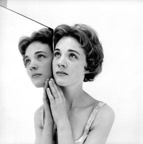 julie_andrews_mirror
