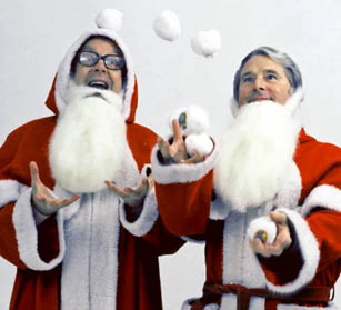 morecambe_and_wise_santa_outfits_3