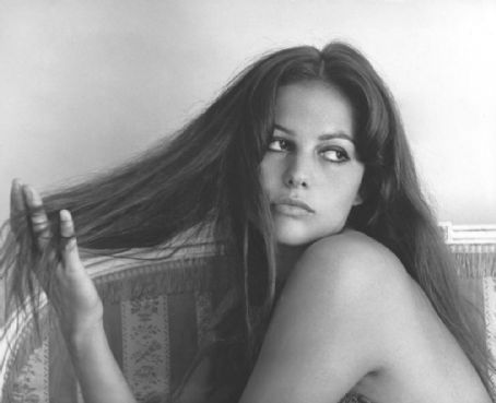 claudia_cardinale_running_hand_through_hair