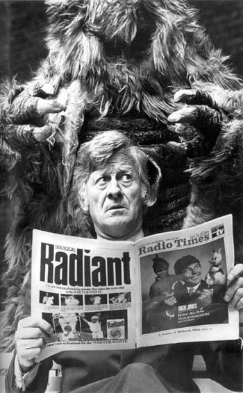 doctor_who_jon_pertwee_and_a_yeti
