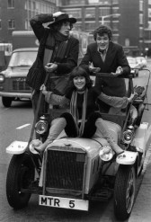 tom_baker_elisabeth_sladen_and_ian_marter_in_bessie