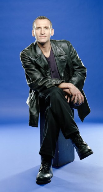 doctor_who_christopher_eccleston_sitting_down_publicity_pose