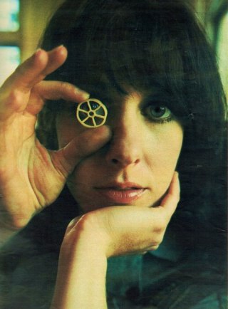 grace_slick_looking_through_miniature_wheel