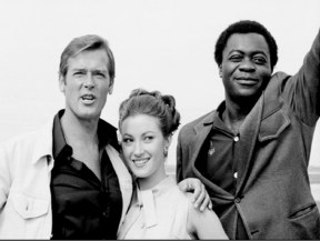 live_and_let_die_roger_moore_jane_seymour_and_yaphett_kotto_all_relaxed_in_new_orleans