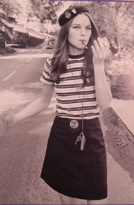 michelle_phillips_in_beret_and_miniskirt