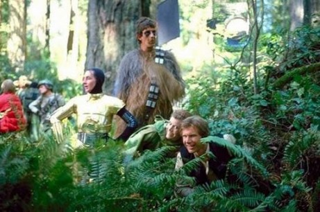 return_of_the_jedi_anthony_daniels_peter_mayhew_carrie_fisher_and_harrison_ford_in_foliage