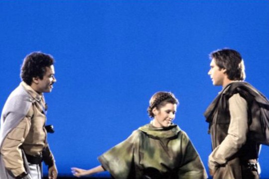 return_of_the_jedi_billy_dee_williams_carrie_fisher_harrison_ford_against_blue_screen
