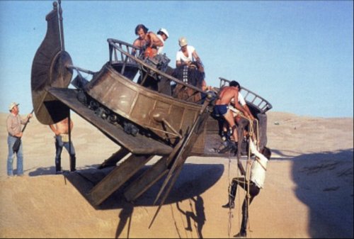 return_of_the_jedi_harrison_ford's_stuntman_hanging_from_scaled_down_version_of_jabba's_barge