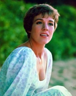 julie_andrews_cleavage_in_dress