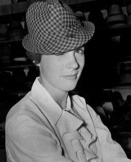 julie_andrews_winking_in_hat