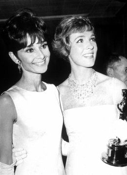 julie_andrews_with_her_oscar_and_audrey_hepburn
