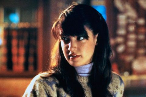 phoebe_cates_gremlins_wearing_jumper