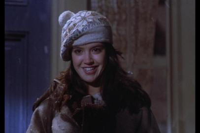 phoebe_cates_gremlins_wearing_woolly_hat_2