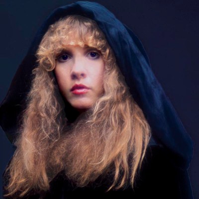 stevie_nicks_wearing_hood