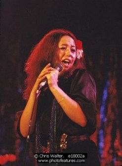 yvonne_elliman_performing_in_1978