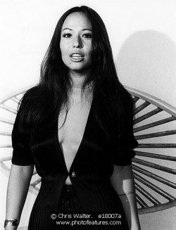 yvonne_elliman_posing_in_1977