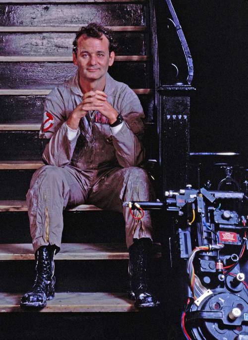 ghostbusters_bill_murray_on-set_with_proton_pack