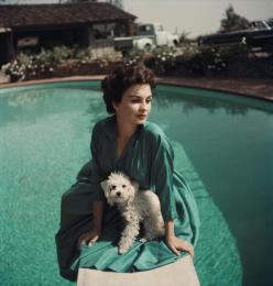 jean_simmons_and_her_dog_1954