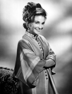 jean_simmons_grinning_in_oriental_get-up