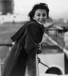 jean_simmons_posing_on_boat