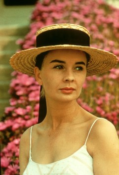 jean_simmons_wearing_straw_hat_2