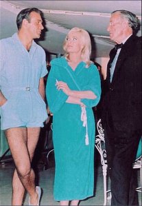 goldfinger_sean_connery_shirley_eaton_and_ian_fleming_between_takes_on-set