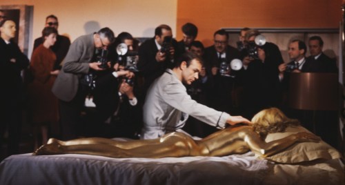 goldfinger_sean_connery_shirley_eaton_and_the_press