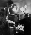 shirley_eaton_being_painted_gold_for_goldfinger