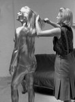 shirley_eaton_being_painted_gold_for_goldfinger_4