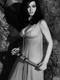 valerie_leon_blood_from_the_mummy's_tomb_dress_and_dagger
