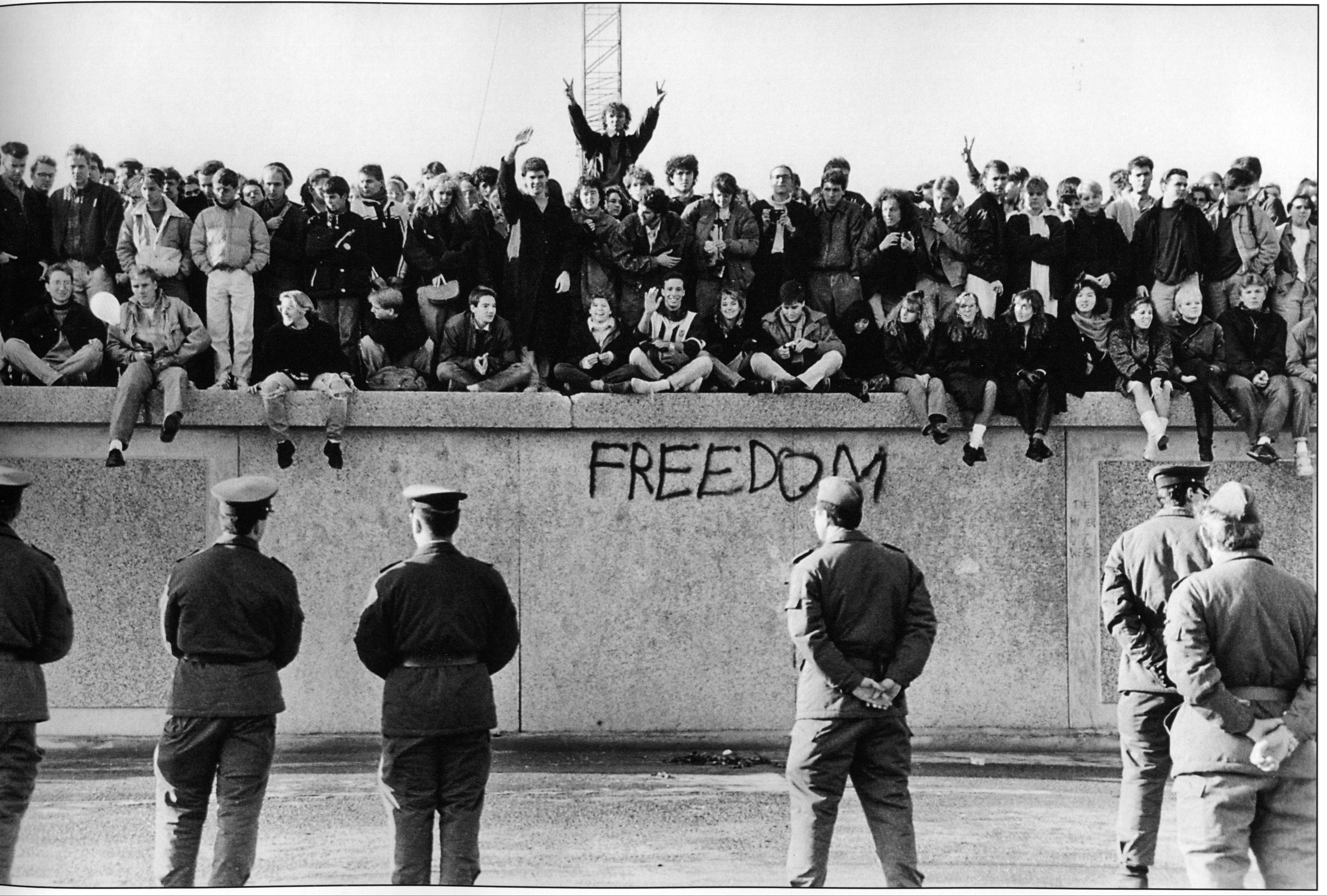 November 9 1989: 25 years on from the fall of the Berlin Wall | George's  Journal, image size:3999x2701