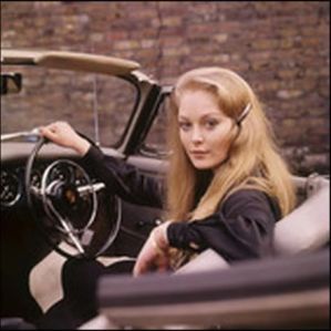 jenny_hanley_in_a_car