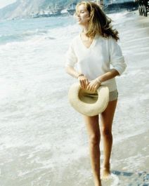 barbara_bach_strolling_in_the_surf