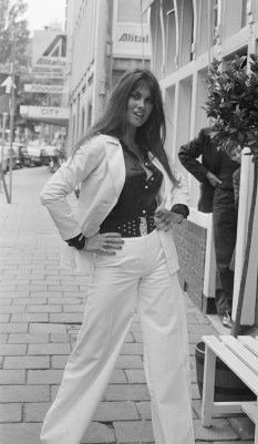 caroline_munro_in_amsterdam_1974