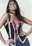caroline_munro_in_flared_jeans_2