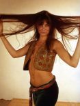 caroline_munro_in_flared_jeans_5