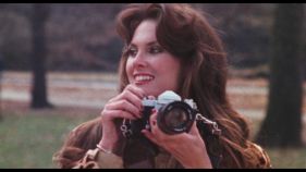 caroline_munro_with_camera_2