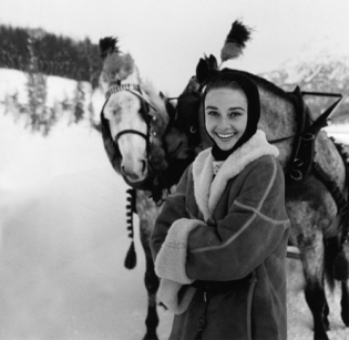 audrey_hepburn_snow_3