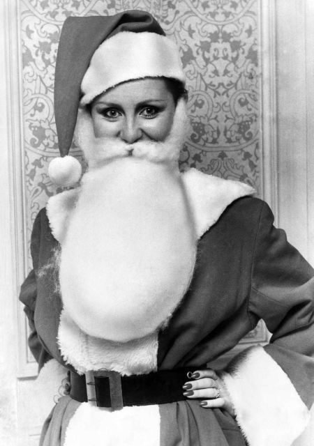 lulu_dresed_as_father_christmas_1977